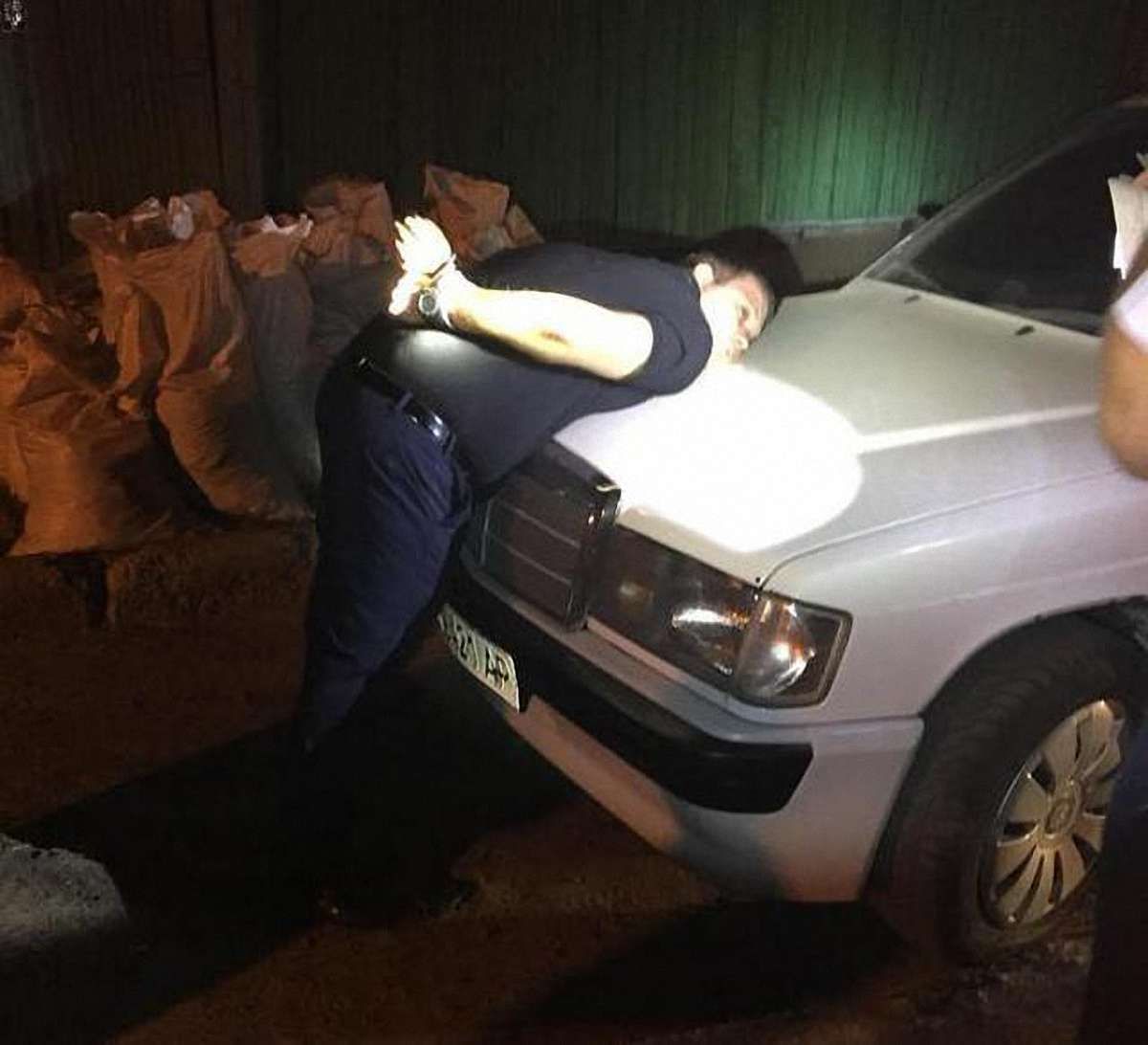На Харківщині затримали двох прокурорів-хабарників