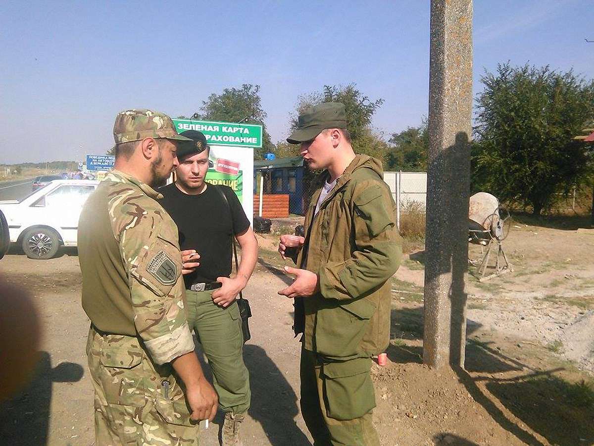 «Правий сектор» показав укріплені блокпости на адмінкордоні з Кримом