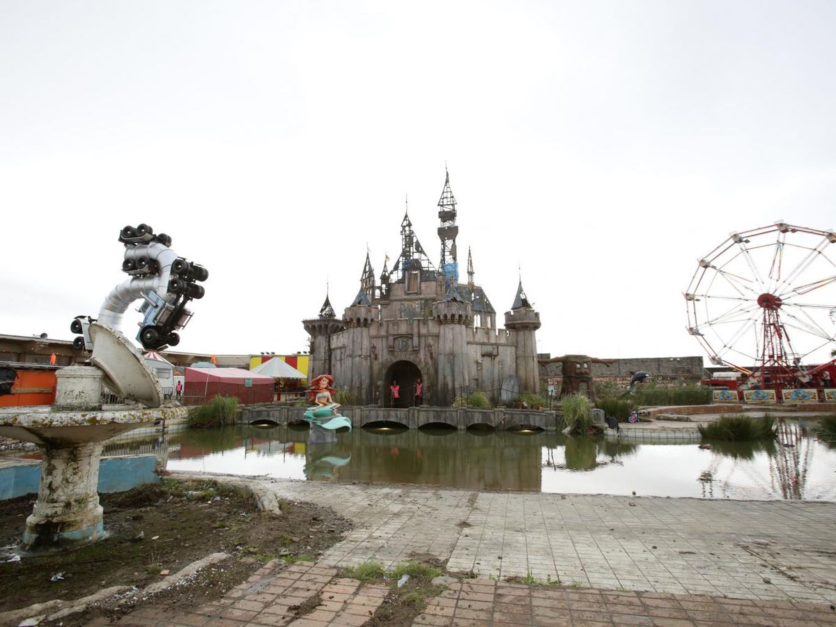 Бенксі віддасть будматеріали з парку Dismaland біженцям 