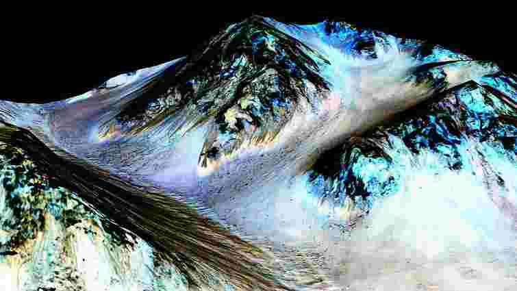 Науковці NASA знайшли на Марсі солону воду