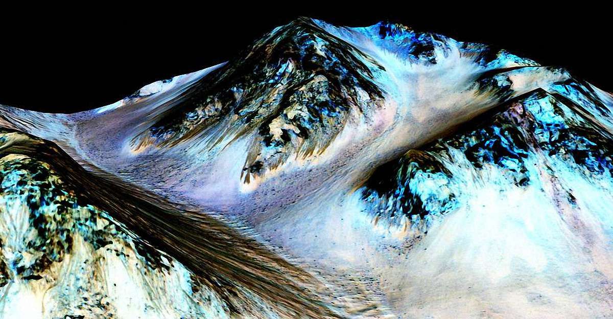 Науковці NASA знайшли на Марсі солону воду