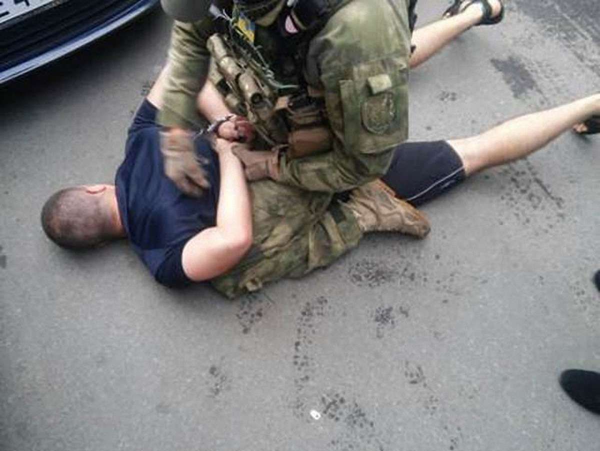 На Буковині затримали п’ятьох торгівців зброєю з зони АТО