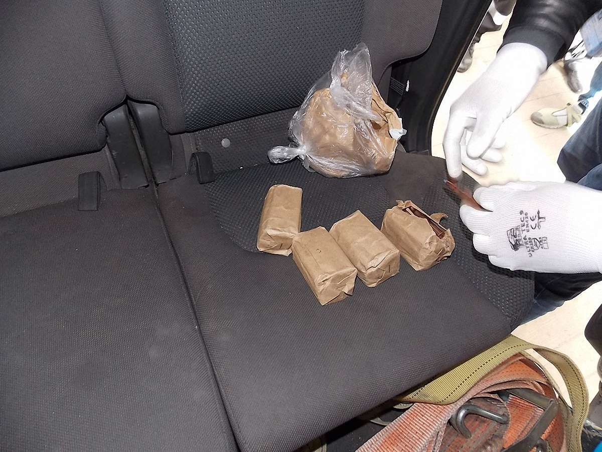 Через пункти пропуску на Львівщині намагалися перевезти зброю та бойові набої