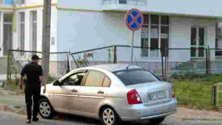 Працівники патрульної поліції Львова паркують свої автомобілі з порушенням ПДР