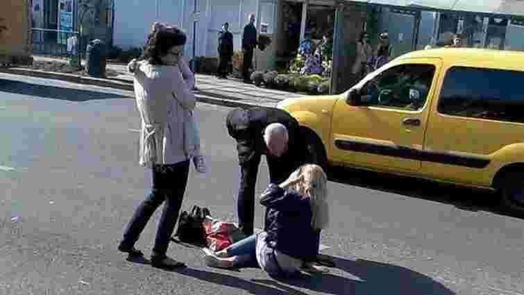 У Львові водій збив жінку з дитиною на пішохідному переході