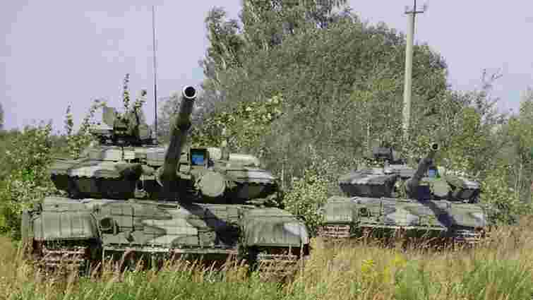 У Луганській області почали відводити танки від лінії розмежування
