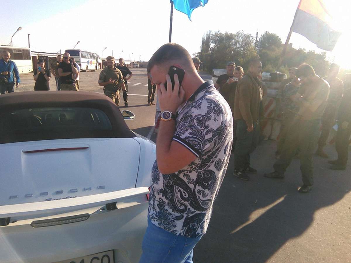 Росіянин на Porsche намагався прорвати блокаду на кордоні з Кримом