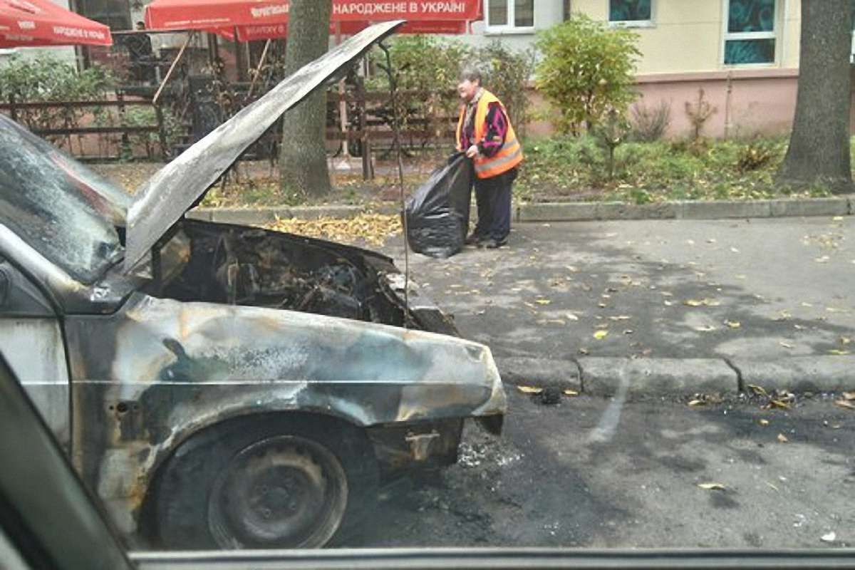 Вночі у Львові згорів автомобіль «дев`ятка»