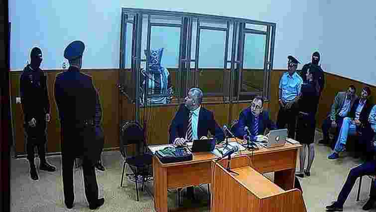 Надія Савченко в суді одягла на голову мішок