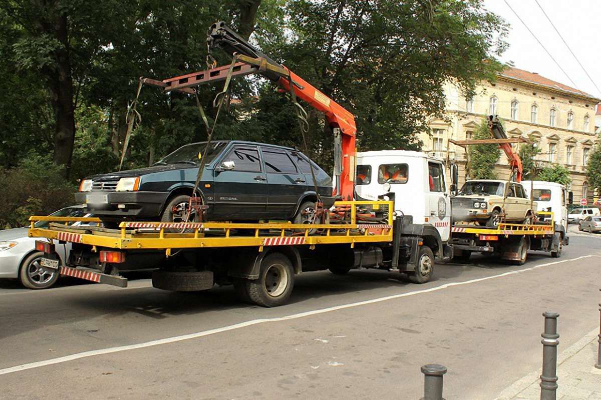 Евакуатори у Львові працюватимуть цілодобово
