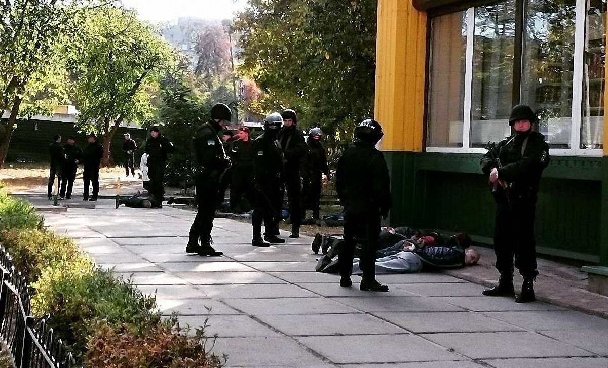 У Києві біля станції метро сталася стрілянина