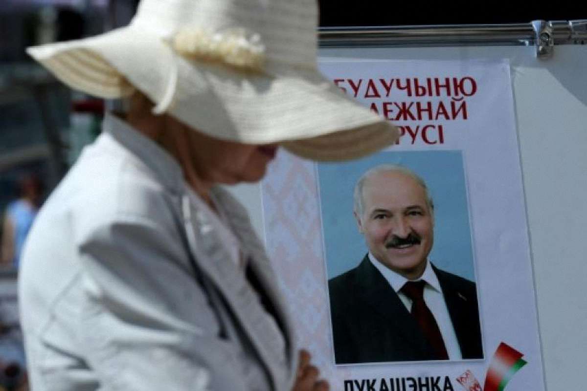 ЄС готується  зняти деякі санкції з Білорусі