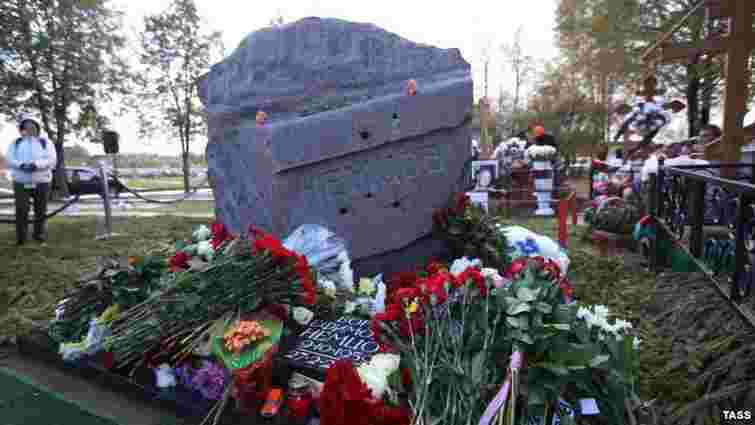 На могилі Нємцова встановили пам'ятник