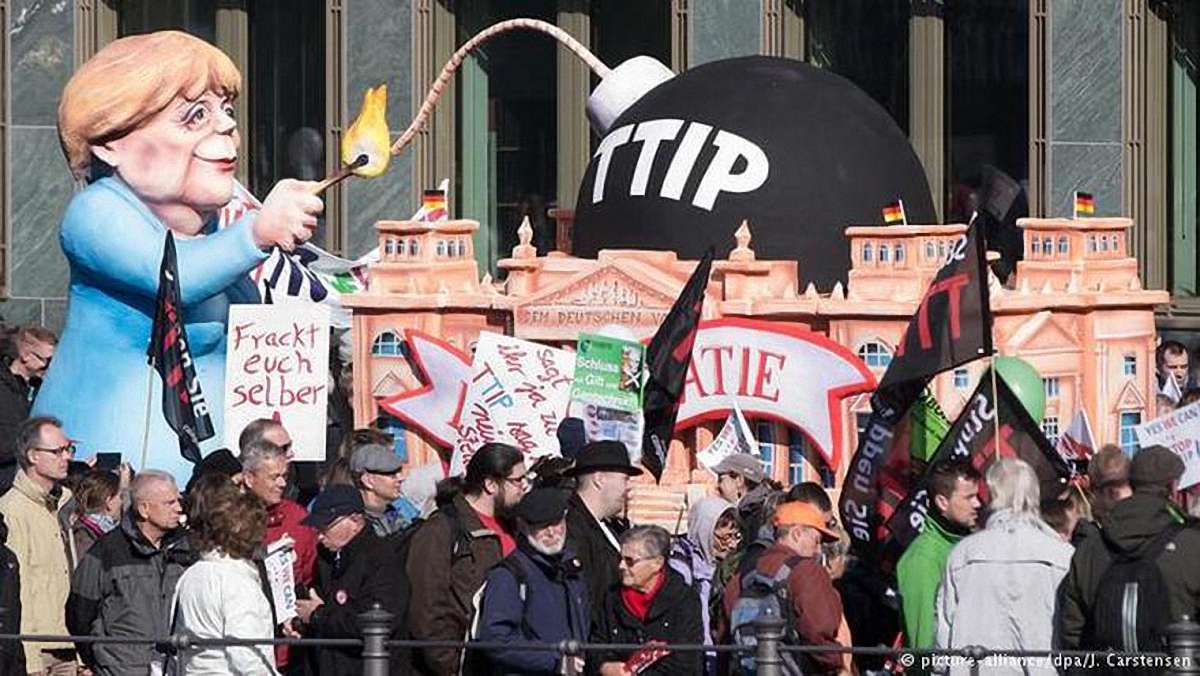 У Берліні десятки тисяч людей протестують проти зони вільної торгівлі ЄС-США