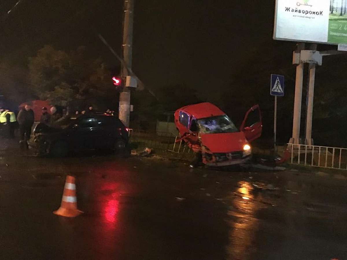 У Львові на Мазепи зіткнулися дві автівки