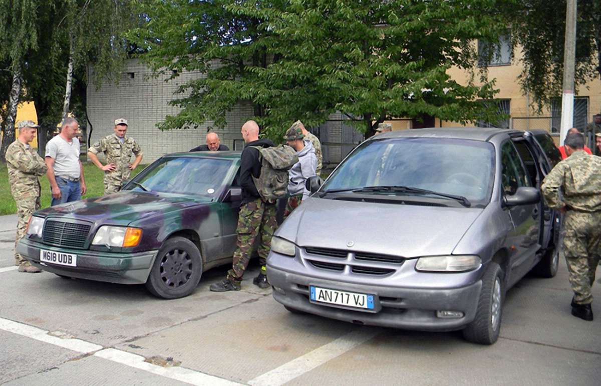 Управління юстиції Львівщини передало на потреби АТО 5 автомобілів