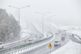 В Європі осінні снігопади заблокували магістралі і призвели до перших жертв