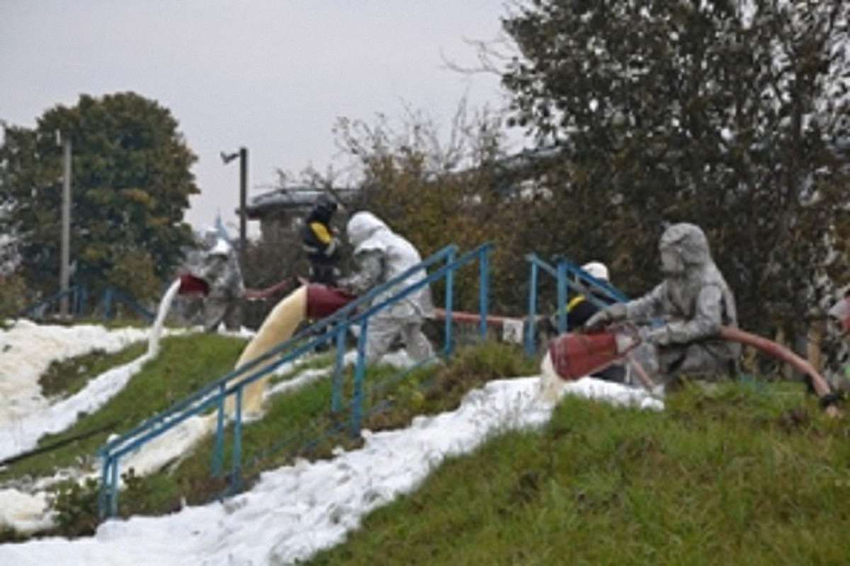 У Бродах надзвичайники ліквідовували пожежу нафтопродуктів