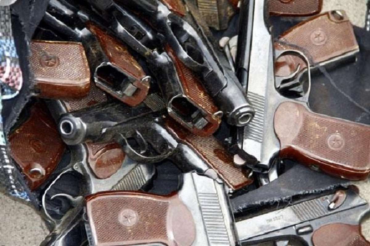 З початку місяця українці добровільно здали до міліції понад тисячу одиниць зброї