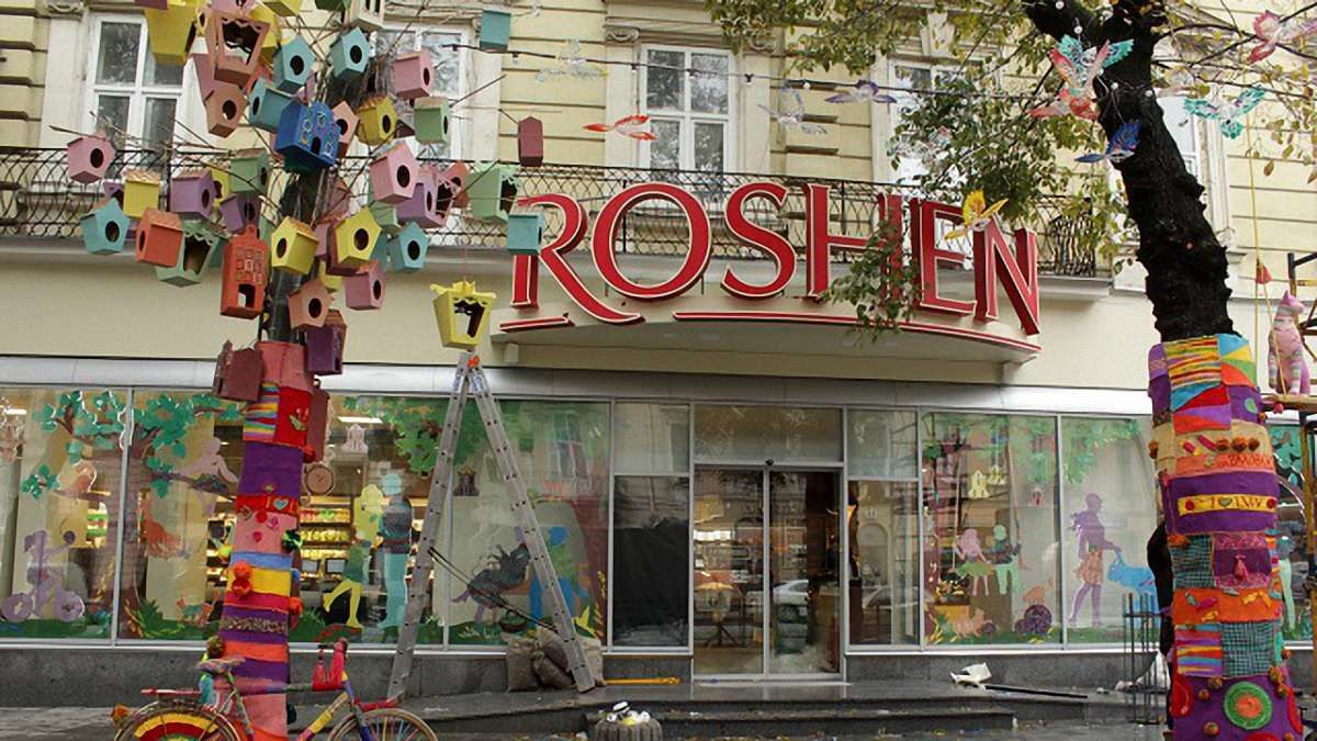 Львівська мерія вимагає демонтажу вивіски Roshen у центрі міста
