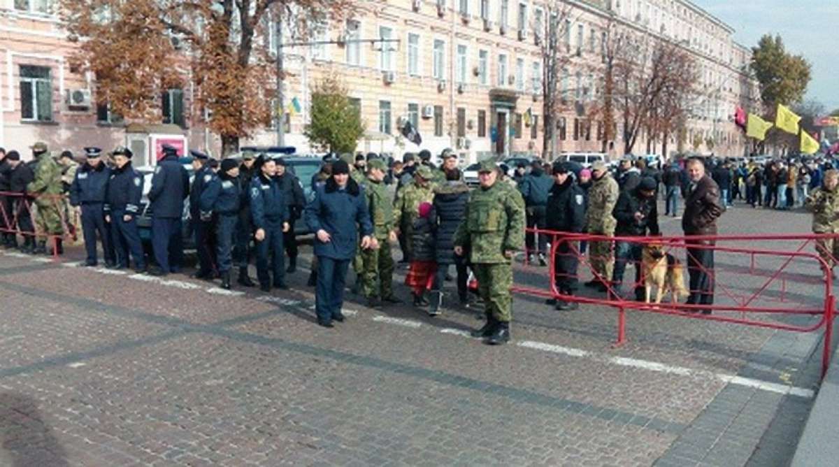 Перед мітингом «Свободи» і «ПС» на Михайлівській площі у Києві вилучили фаєри