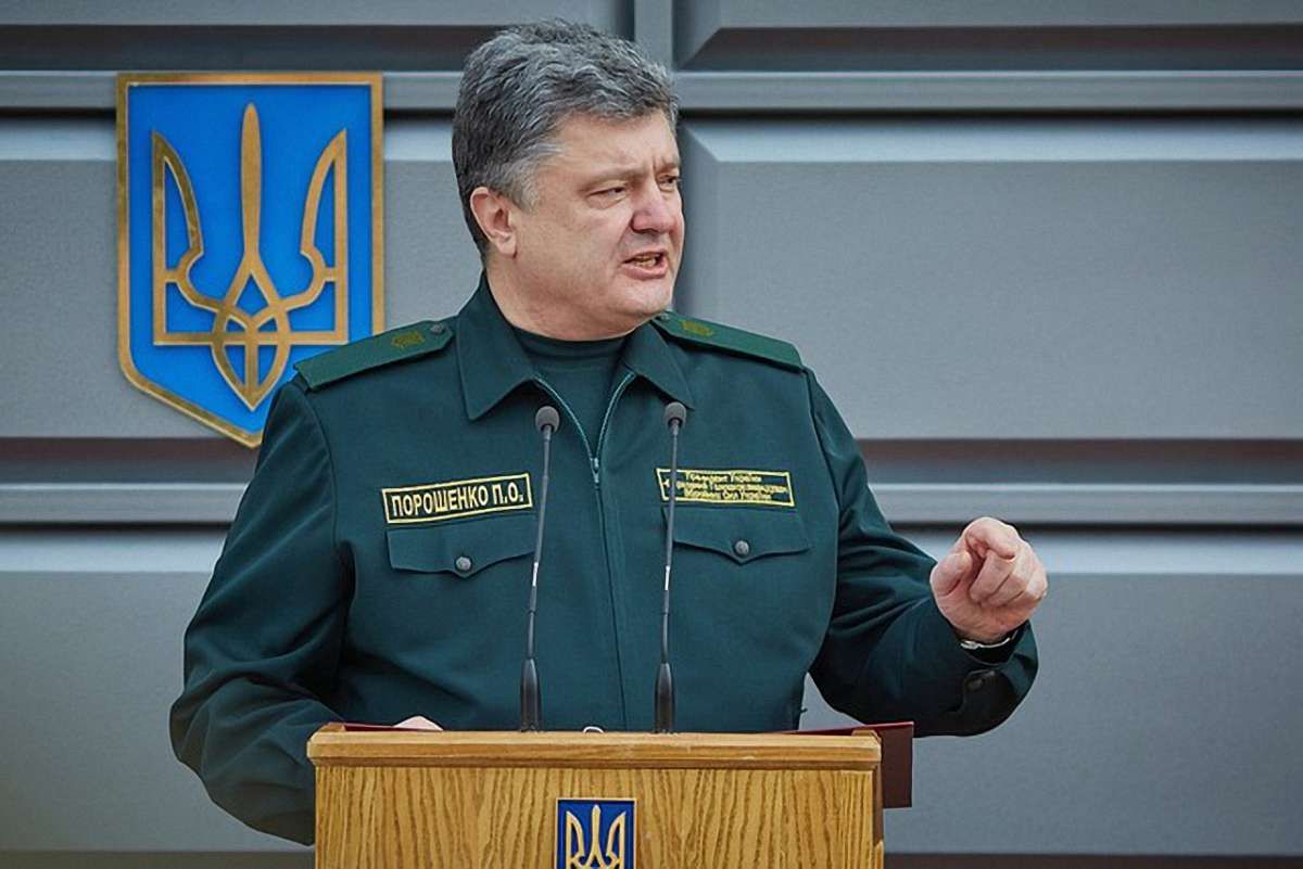 Порошенко присвоїв звання Герой України трьом учасникам АТО