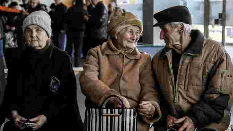 На Луганщині викрили посадовців, які оформляли пенсії для фіктивних переселенців