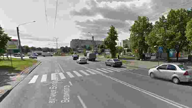 На вул. В. Великого у Львові модернізують пішохідний перехід