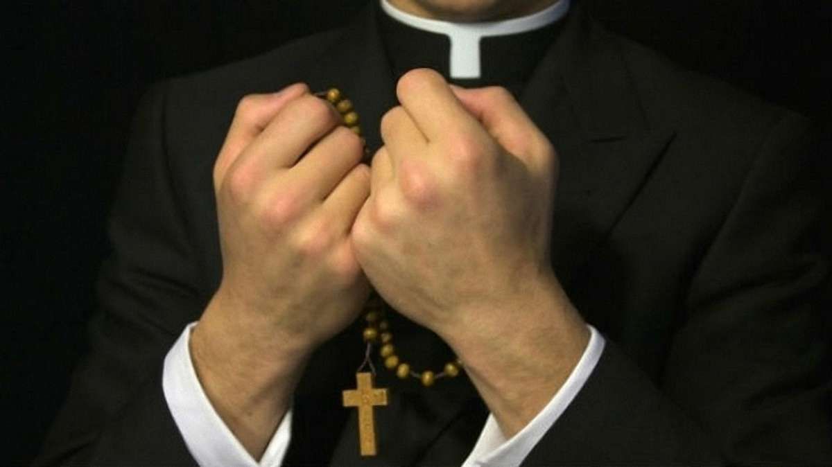 Щонайменше 30 священиків беруть участь у місцевих виборах на Львівщині