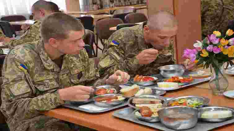 Військові кухарі порівняли, як харчуються українські та американські військовослужбовці