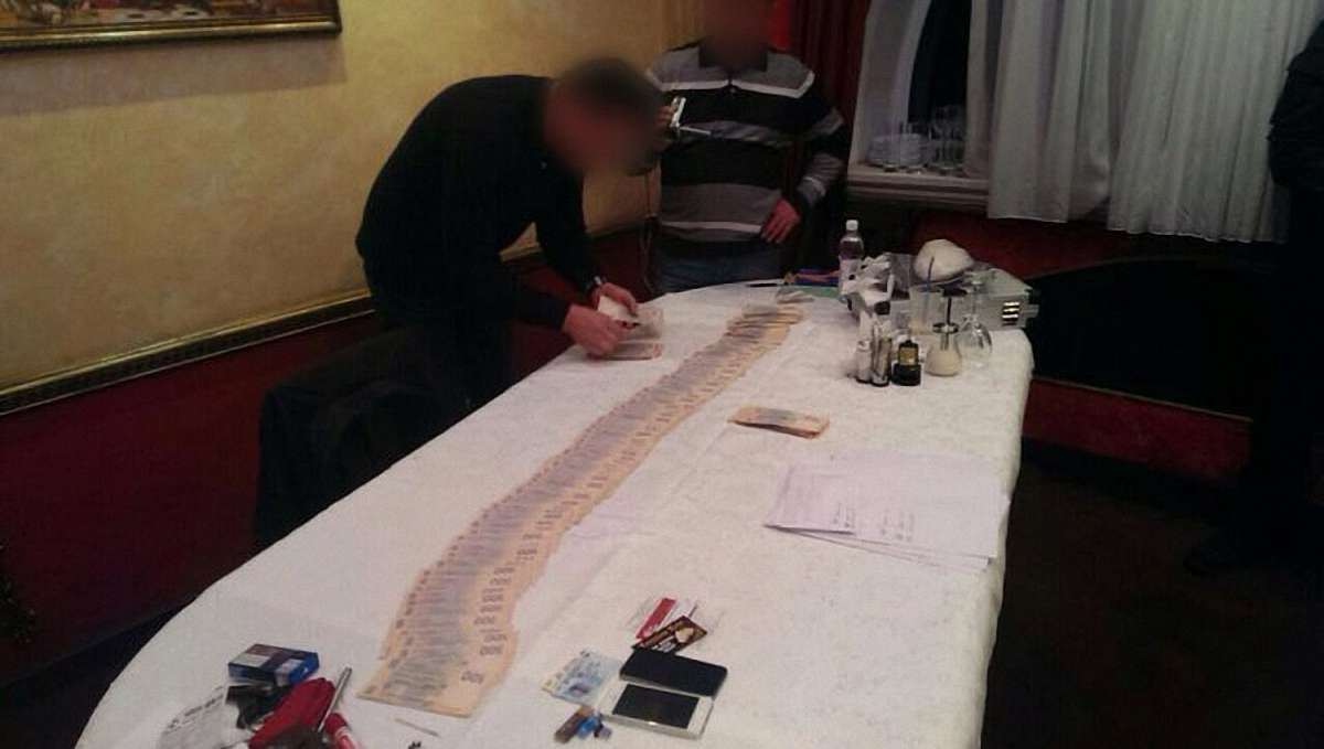 ГПУ затримала двох податківців на хабарі у 115 тис. грн