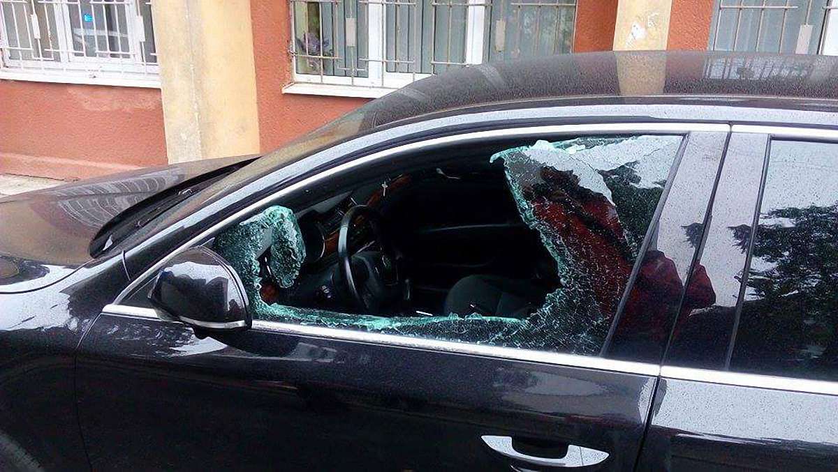 У Львові обікрали автомобіль народного депутата Володимира Парасюка
