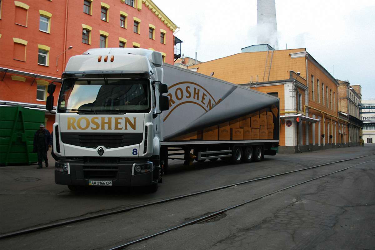 Учасники блокади Криму не впустили на півострів чотири фури Roshen