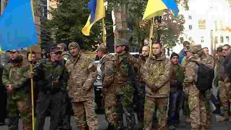 Кілька десятків бійців АТО вимагають українського громадянства під АП