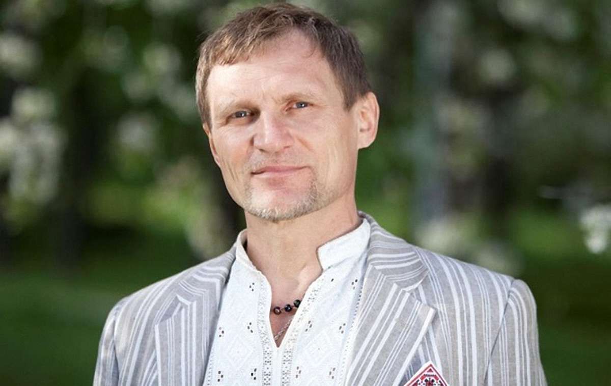 Олег Скрипка подарував реанімобіль полку «Дніпро-1»