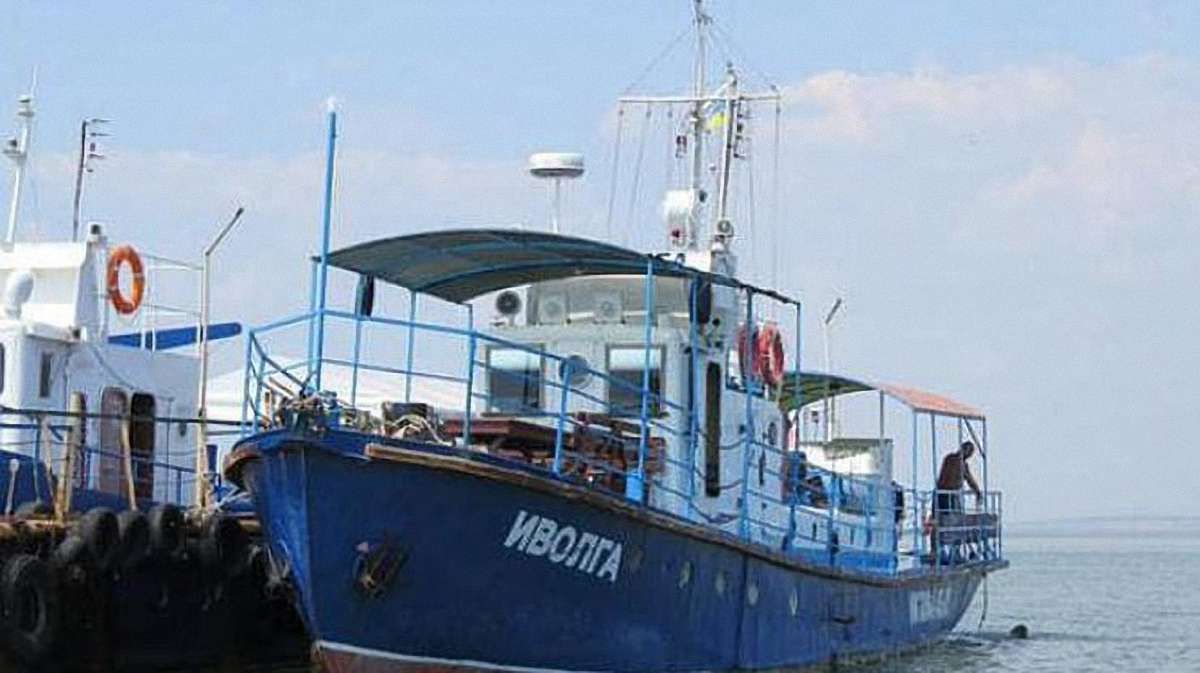 Уряд доручив  найближчим часом підняти на поверхню затонулий у Затоці катер