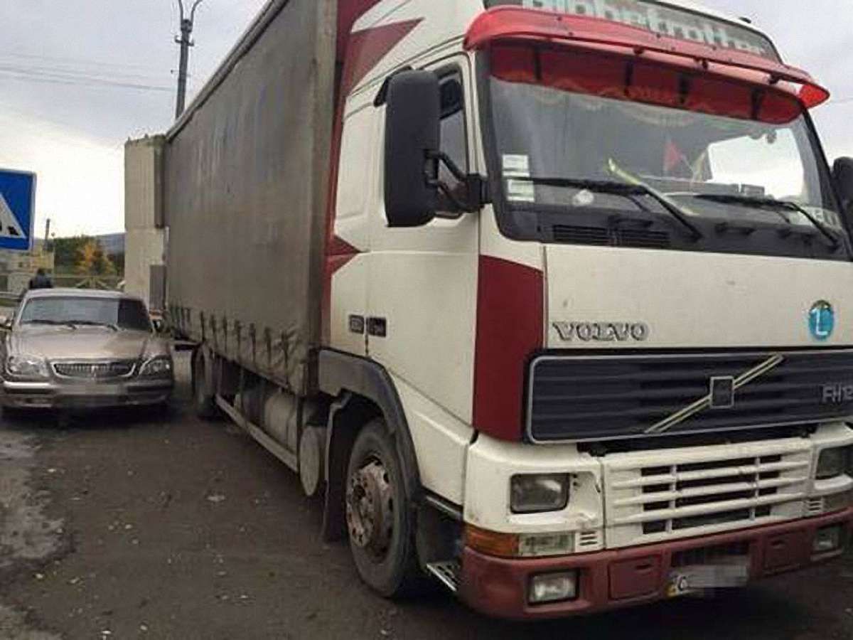 На Закарпатті затримали вантажівку з товарами для підприємств окупованого Донбасу