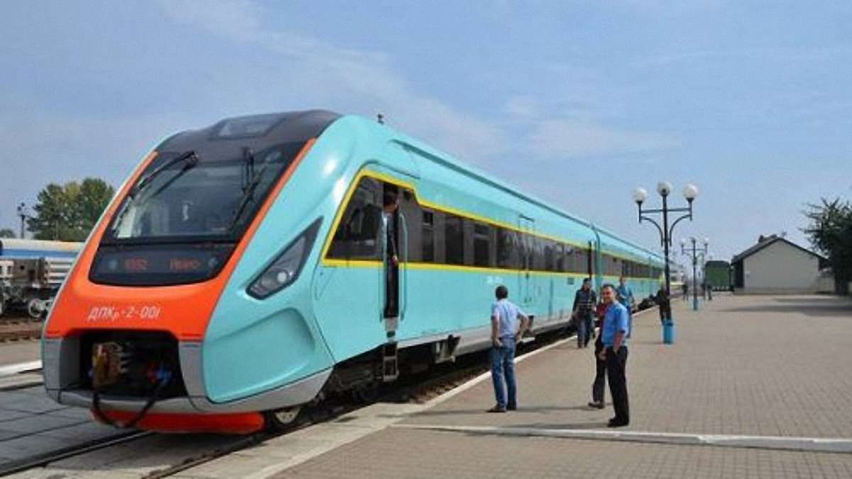 Для проїзду у потязі Львів-Чернівці відкрили продаж електронних квитків 