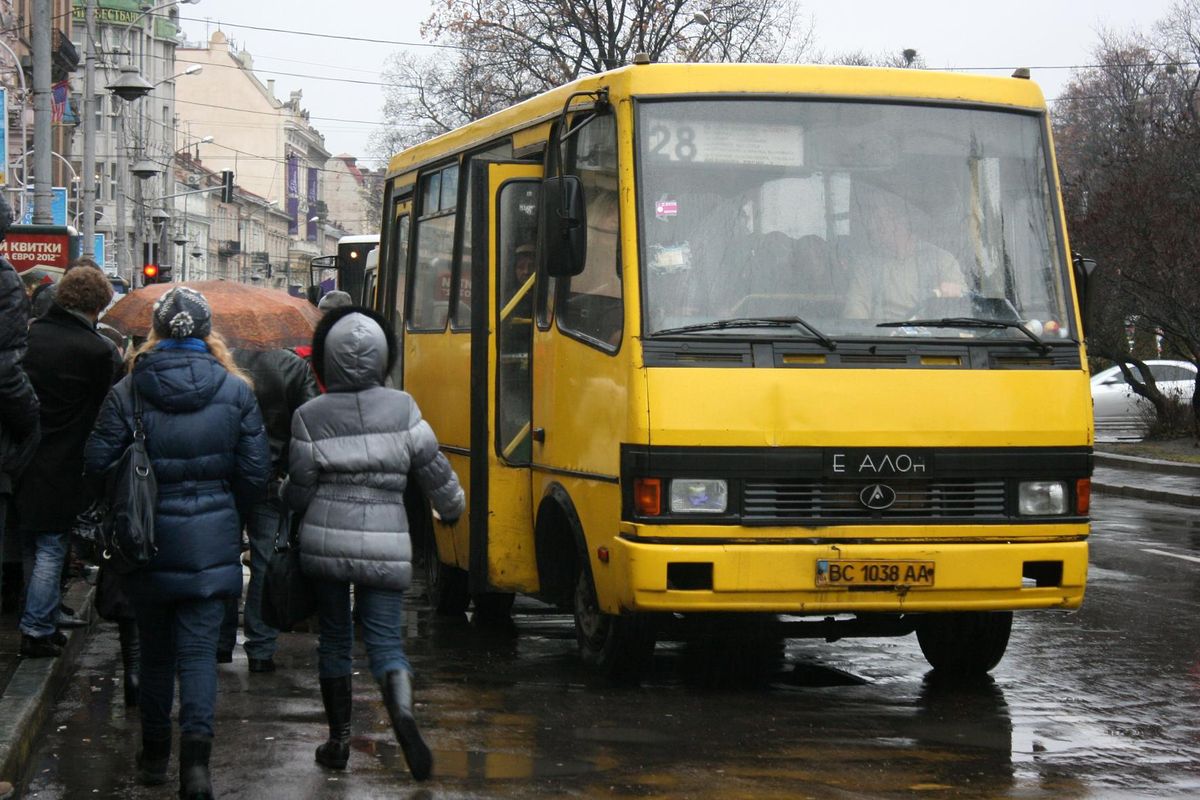 Міська рада не може змусити приватних перевізників їздити за графіком