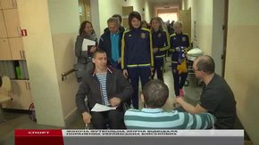 Жіноча футбольна збірна відвідала поранених українських військових