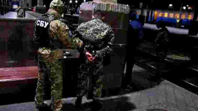На Харківщині СБУ затримала прикордонників, які переправляли нелегалів в Україну