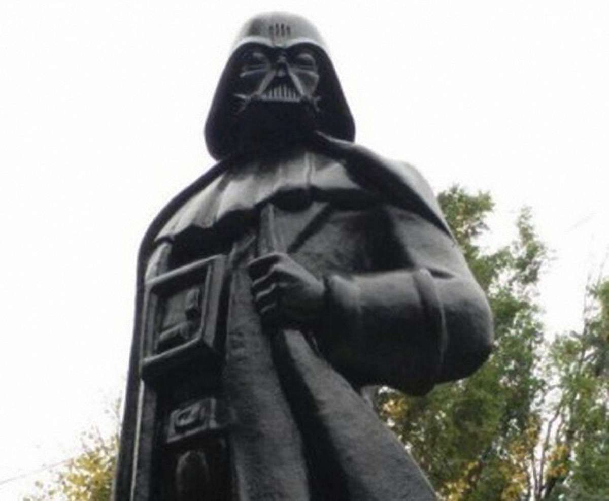 В Одесі пам’ятник Леніну перетворили на Дарта Вейдера