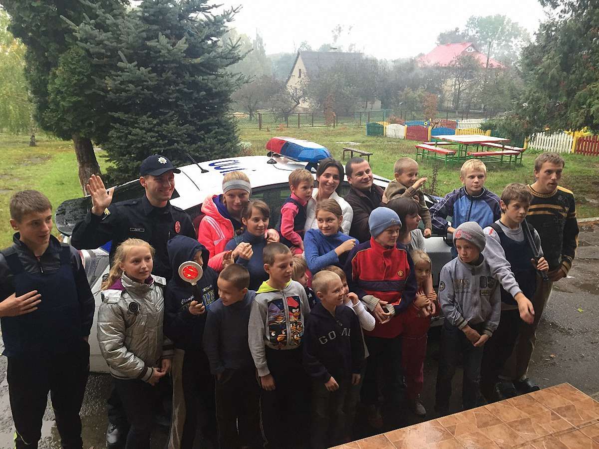 Діти-сироти закликали водіїв Львова бути обережними на дорозі