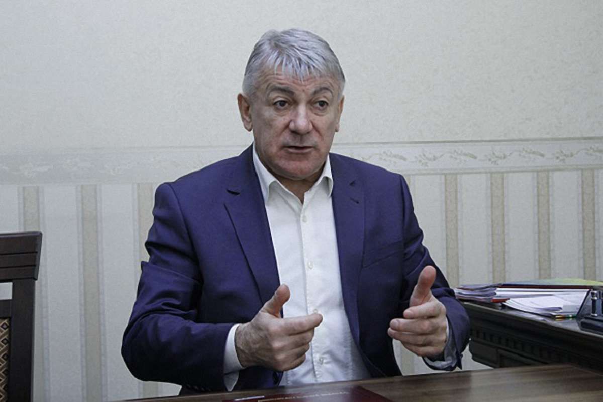 Невідомі обстріляли автомобіль екс-начальника слідчого управління СБУ