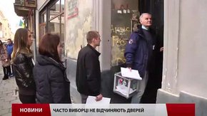 У Львові виборці, які хотіли голосувати вдома, не впустили комісію додому