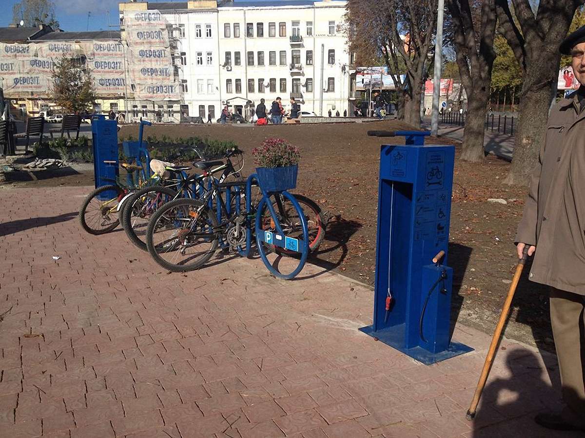У Львові встановили першу вуличну веломайстерню самообслуговування