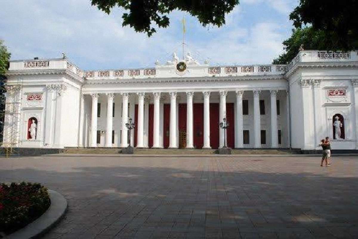 За даними підрахунку 100% протоколів, в міськраду Одеси проходять п’ять партій