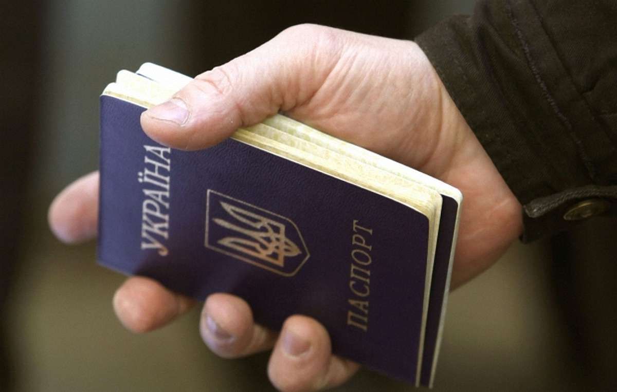 Петиція про виключно україномовні паспорти зібрала понад 25 тис. підписів