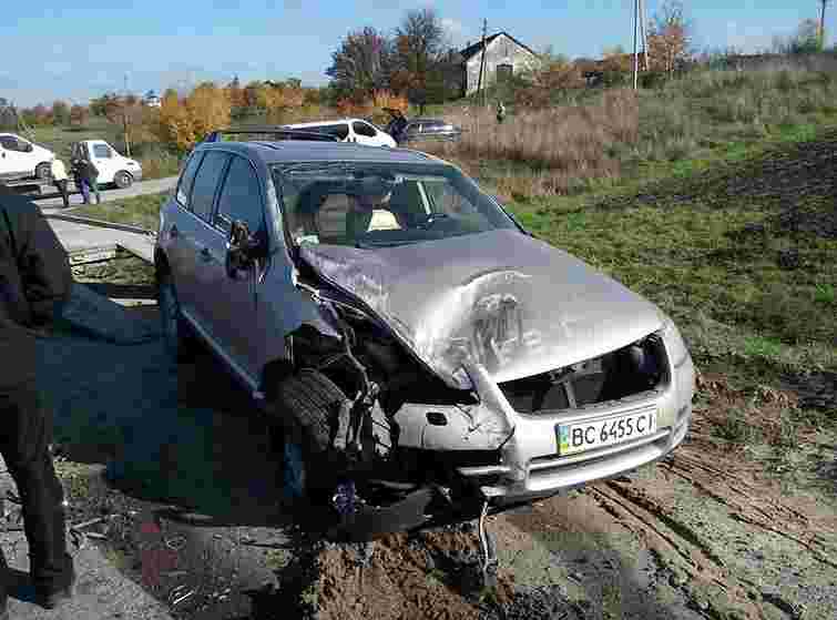 Під Львовом через заборонений поворот автомобіля трапилась ДТП 