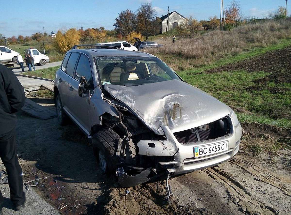 Під Львовом через заборонений поворот автомобіля трапилась ДТП 